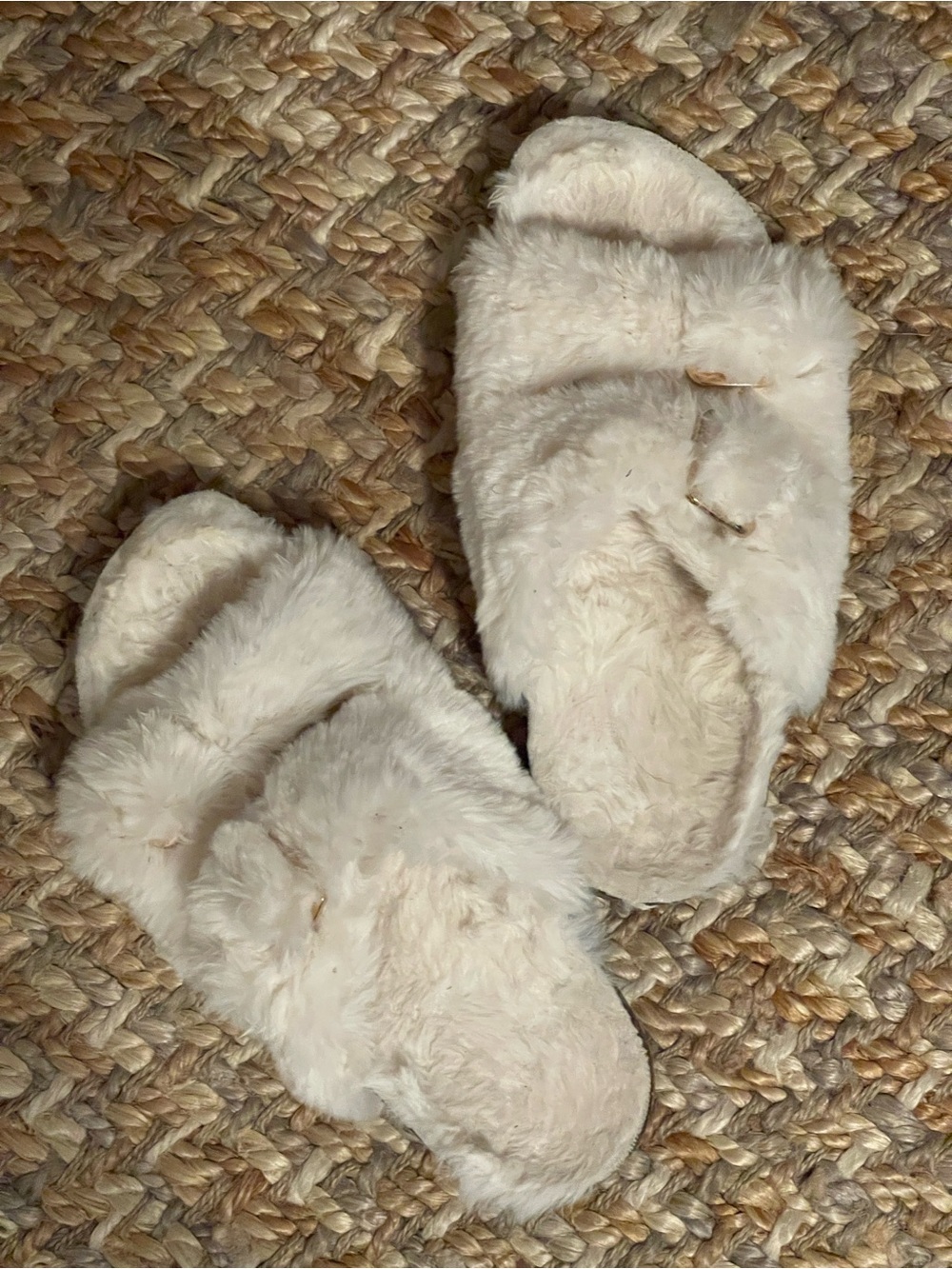 Cozy Faux Fur Slide Slippers in Cream